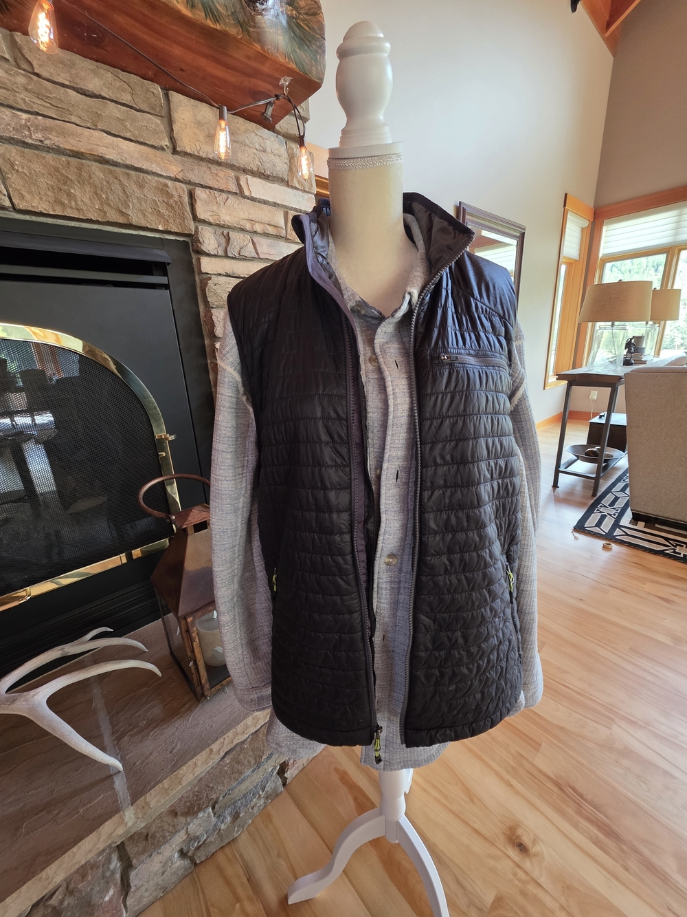 Orvis Men's Black Quilted Lightweight Vest